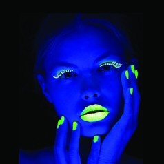 Maquillaje Fluorescente Neón